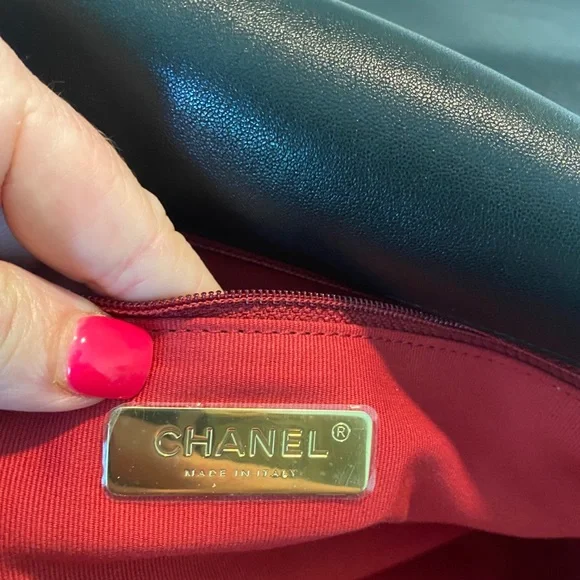 Chanel 19 Maxi Black Lambskin - Picture 8 of 13